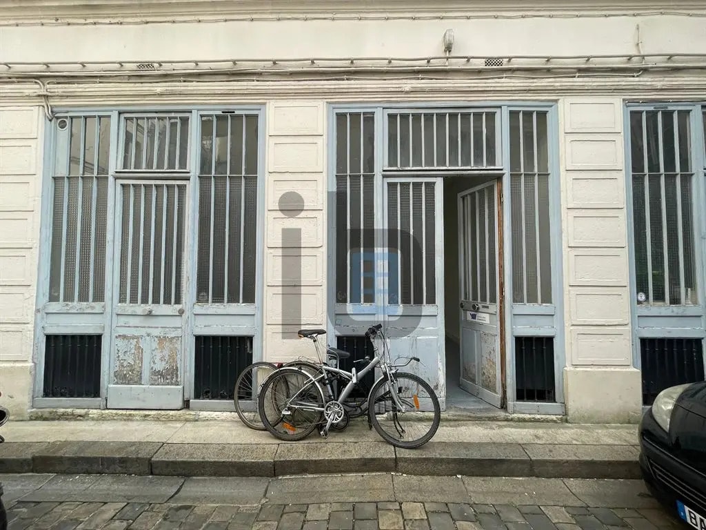 Office in Paris for sale Building Photo- Image 1 of 10