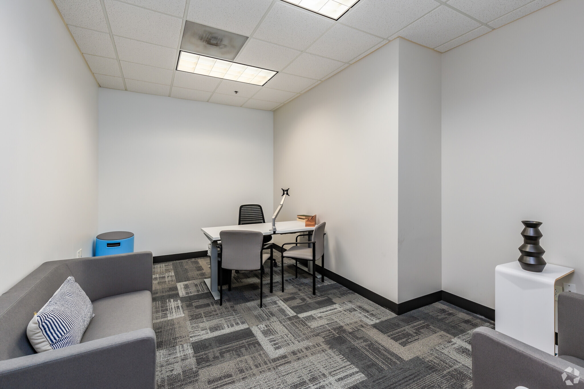 11815 Fountain Way, Newport News, VA to rent Interior Photo- Image 1 of 2