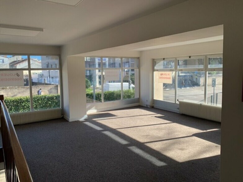 Office in Avignon for sale - Building Photo - Image 3 of 7