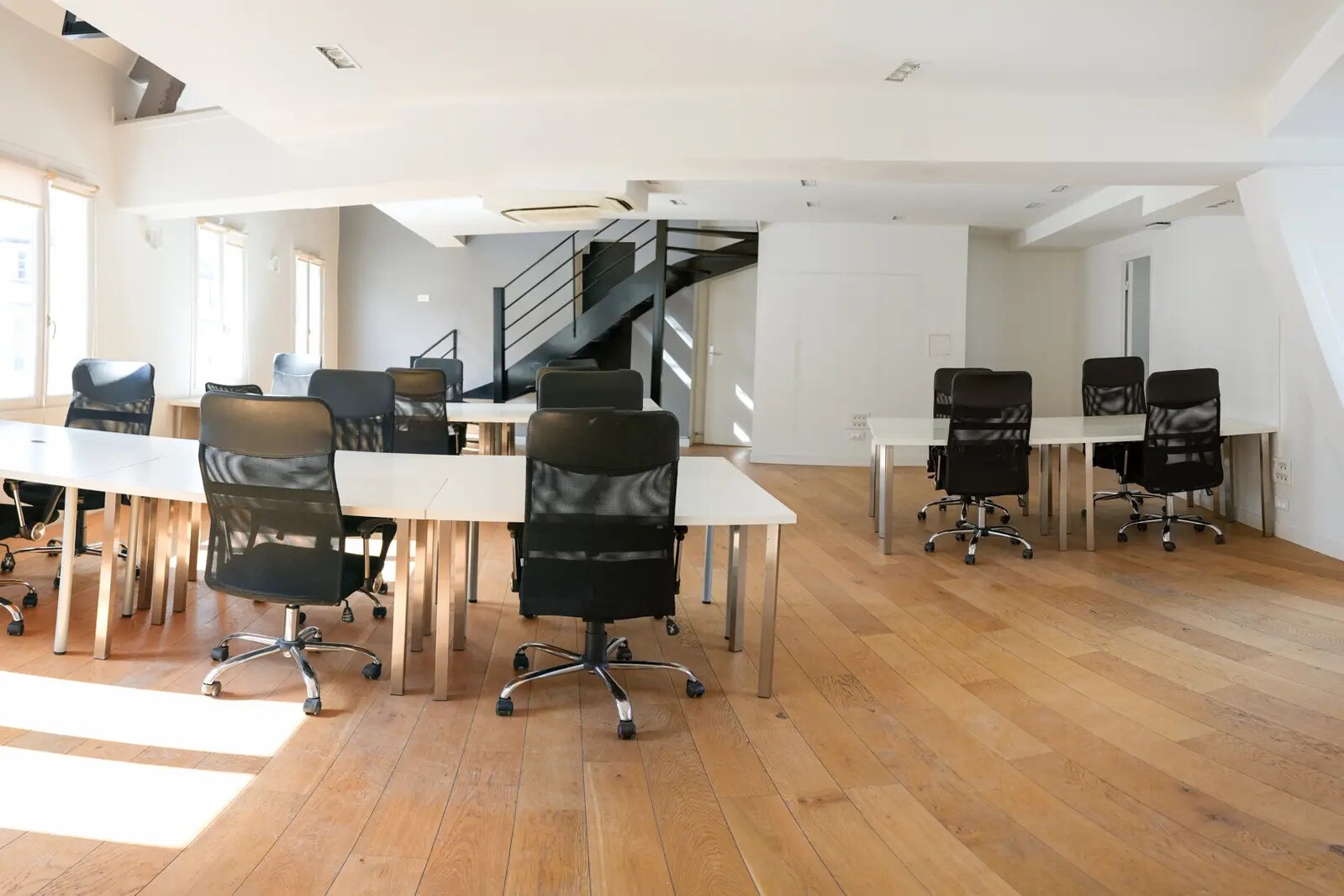 Co-working Space in Paris to rent Interior Photo- Image 1 of 10
