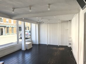 37 West St, Marlow to rent Interior Photo- Image 1 of 1