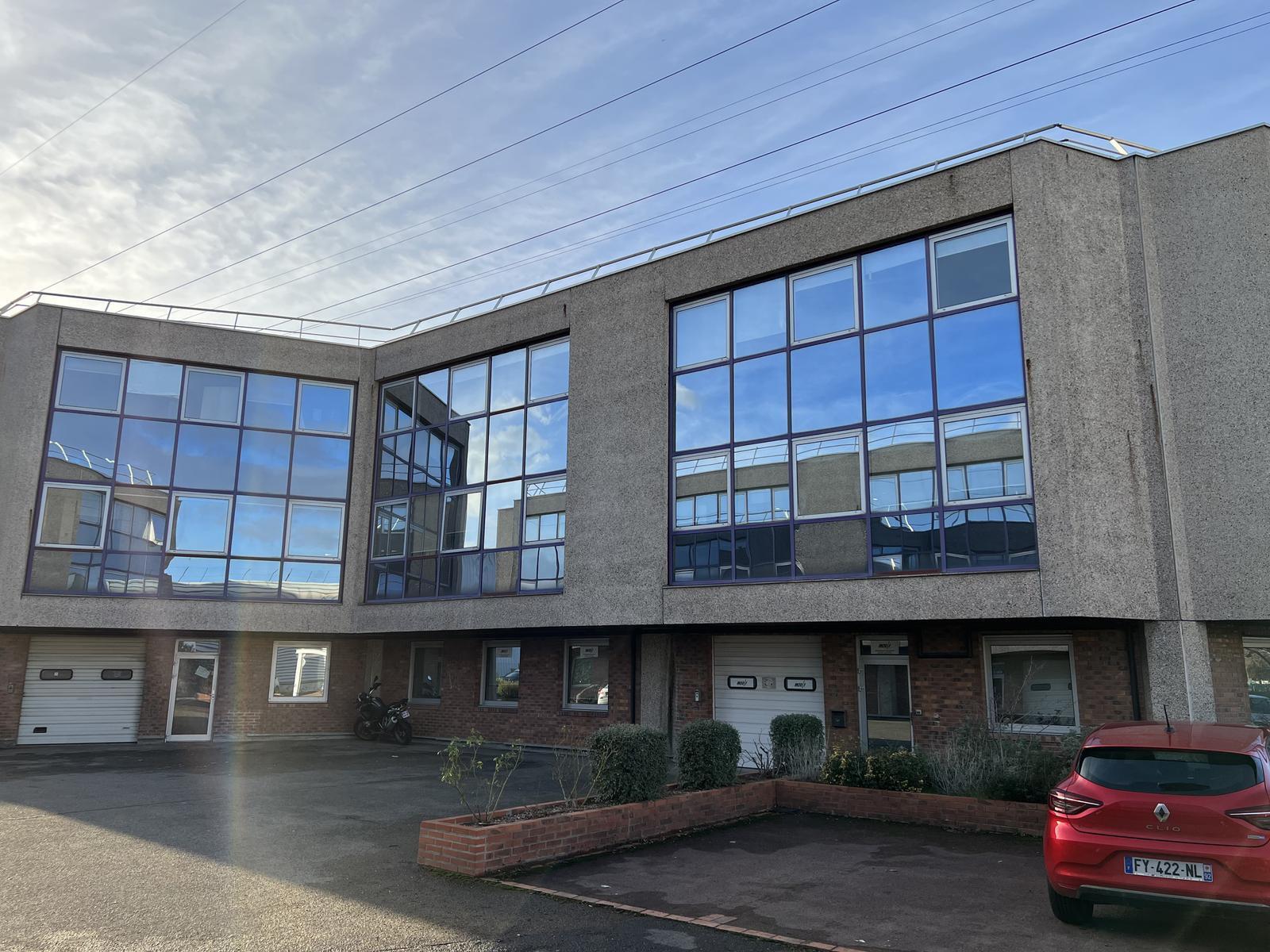 Light Industrial in Nanterre to rent Building Photo- Image 1 of 8