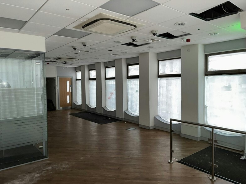 79 High St, Nottingham to rent - Building Photo - Image 3 of 6