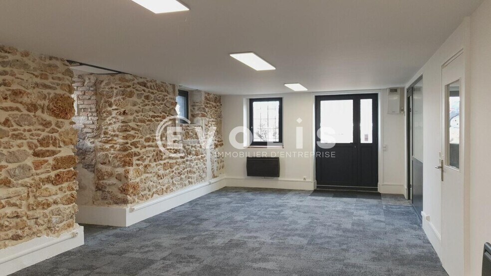 Office in Ivry-sur-Seine to rent - Building Photo - Image 1 of 8