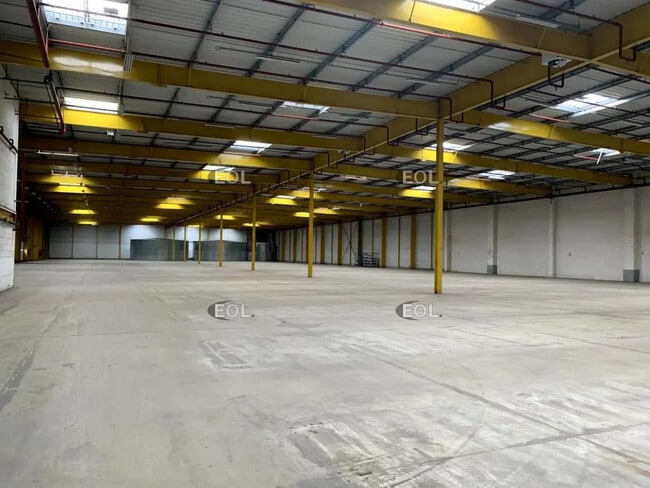 Location Entrepôt 10 009 m²