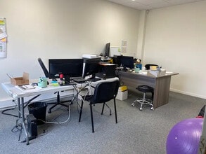 Light Industrial in Saint-Priest to rent Building Photo- Image 1 of 2