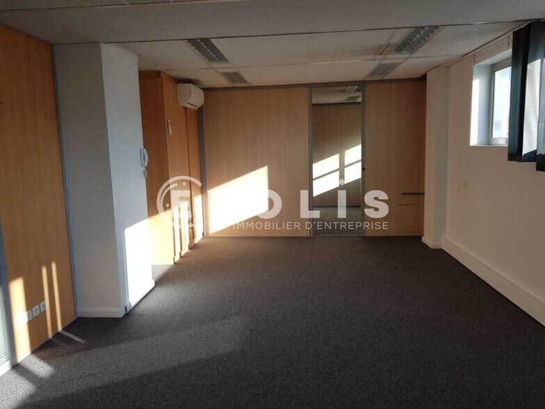 Office in Champigny-sur-Marne to rent - Interior Photo - Image 1 of 13