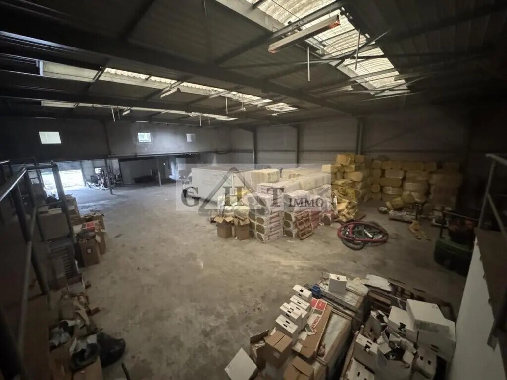 Vente Entrepôt 1 210 m² - Photo 1