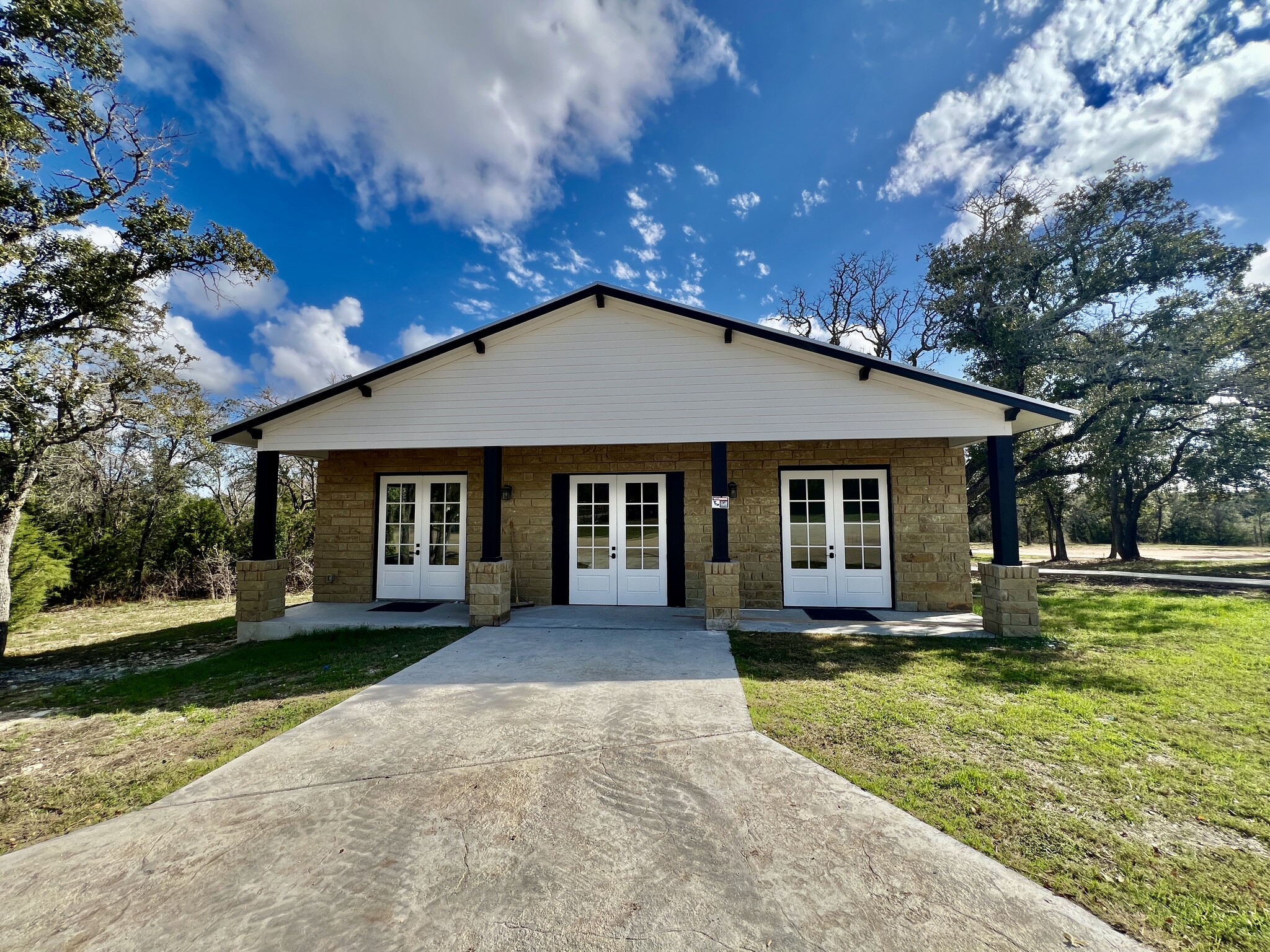 675 Ranch to Market 1869 rd, Liberty Hill, TX for rent Building Photo- Image 1 of 16