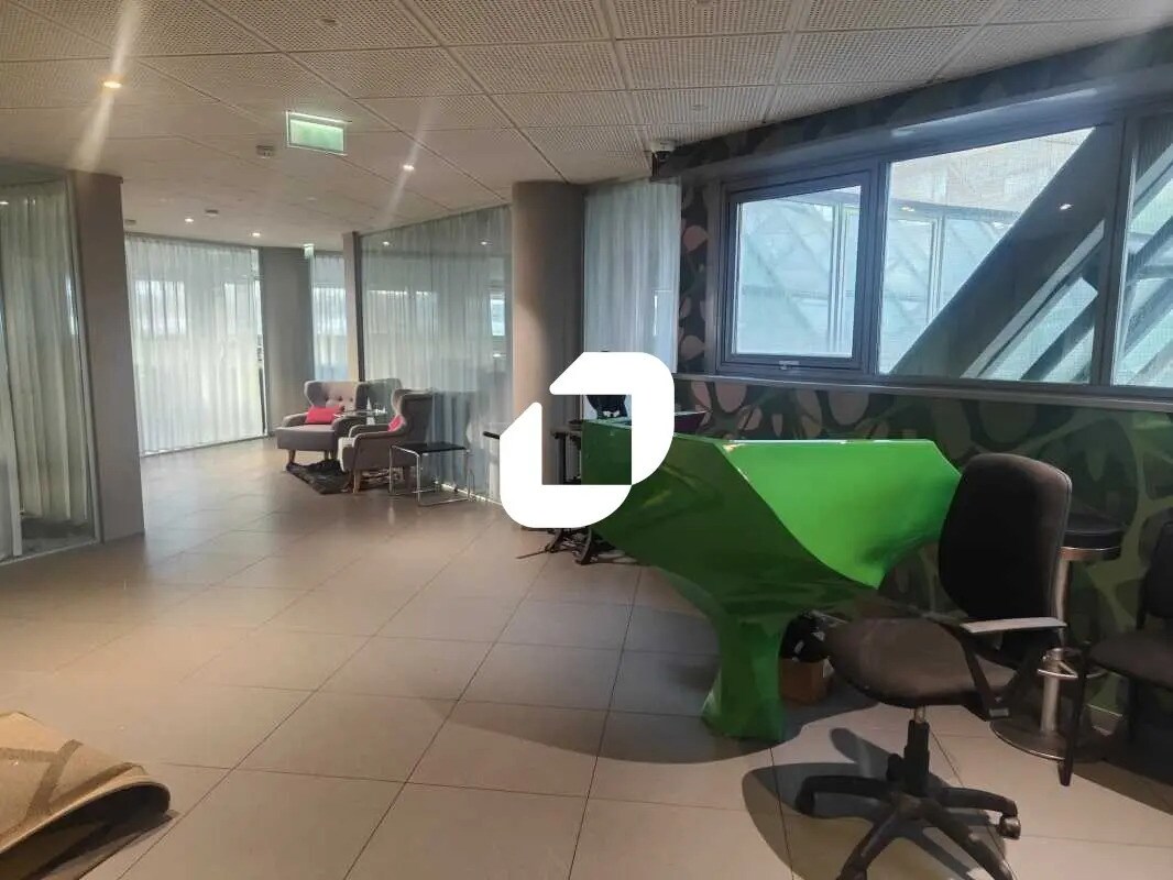 Office in Nanterre to rent Interior Photo- Image 1 of 9
