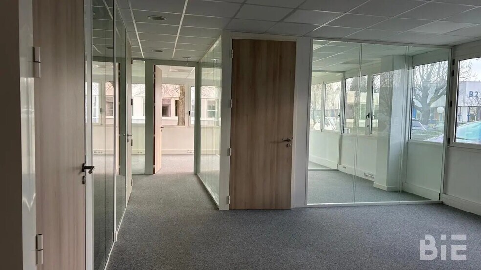Office in Mérignac to rent - Building Photo - Image 3 of 5