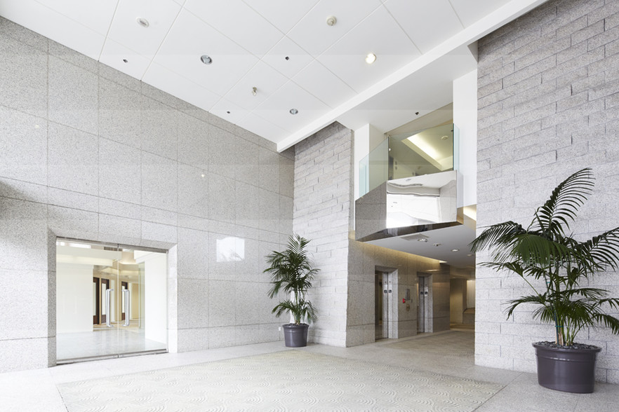 11900 W Olympic Blvd, Los Angeles, CA for rent - Lobby - Image 1 of 3