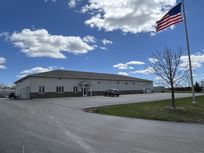 1925 W Packard St, Appleton, WI for rent - Building Photo - Image 1 of 11