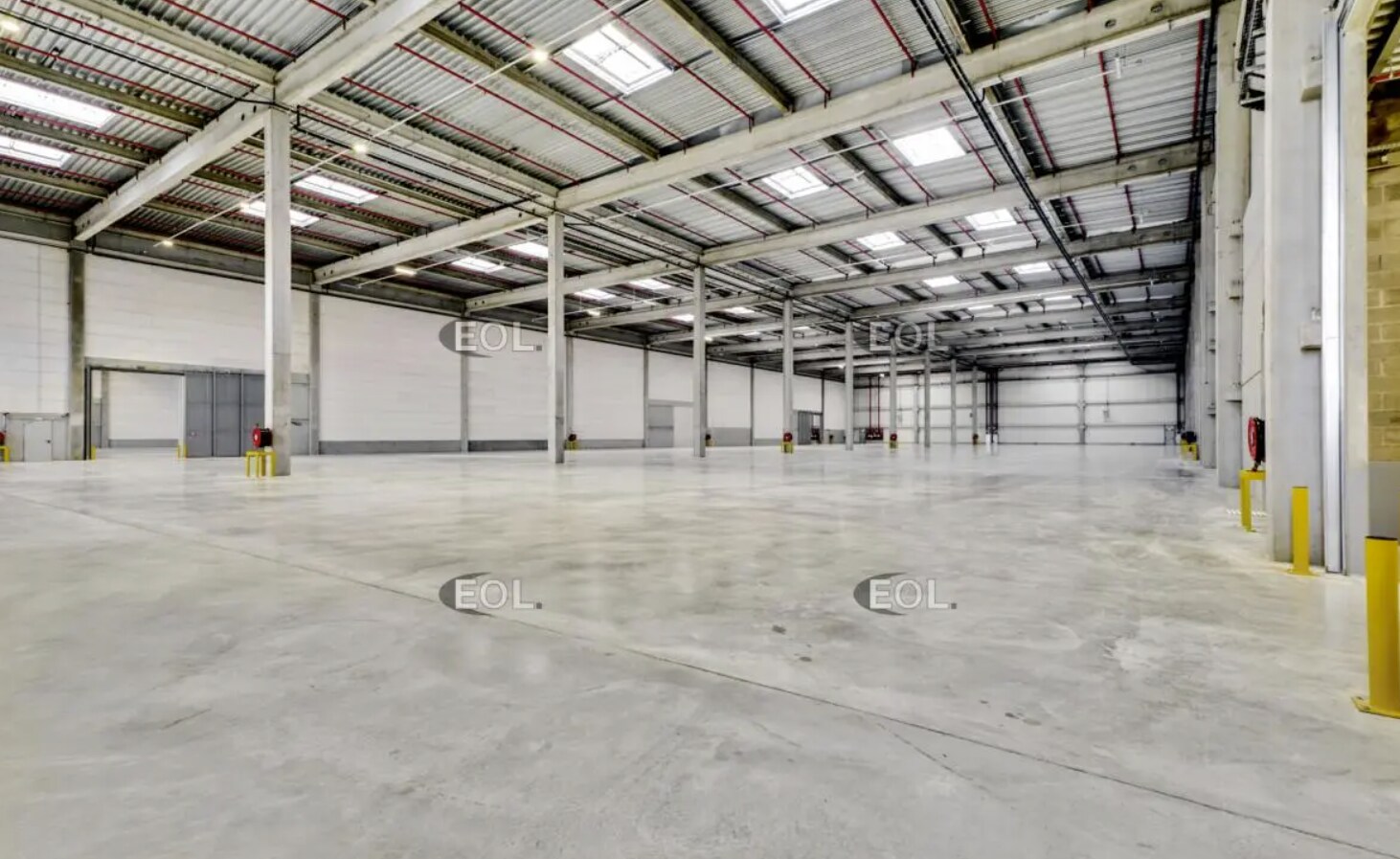 Industrial in Servon to rent Interior Photo- Image 1 of 4
