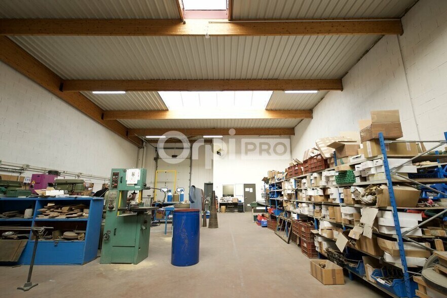 58 Avenue Des Bruyères, Décines-Charpieu to rent - Building Photo - Image 3 of 10