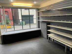 9 Sagar St, Castleford to rent Interior Photo- Image 2 of 2