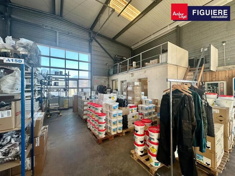 Light Industrial in Aix-en-Provence to rent - Building Photo - Image 3 of 11