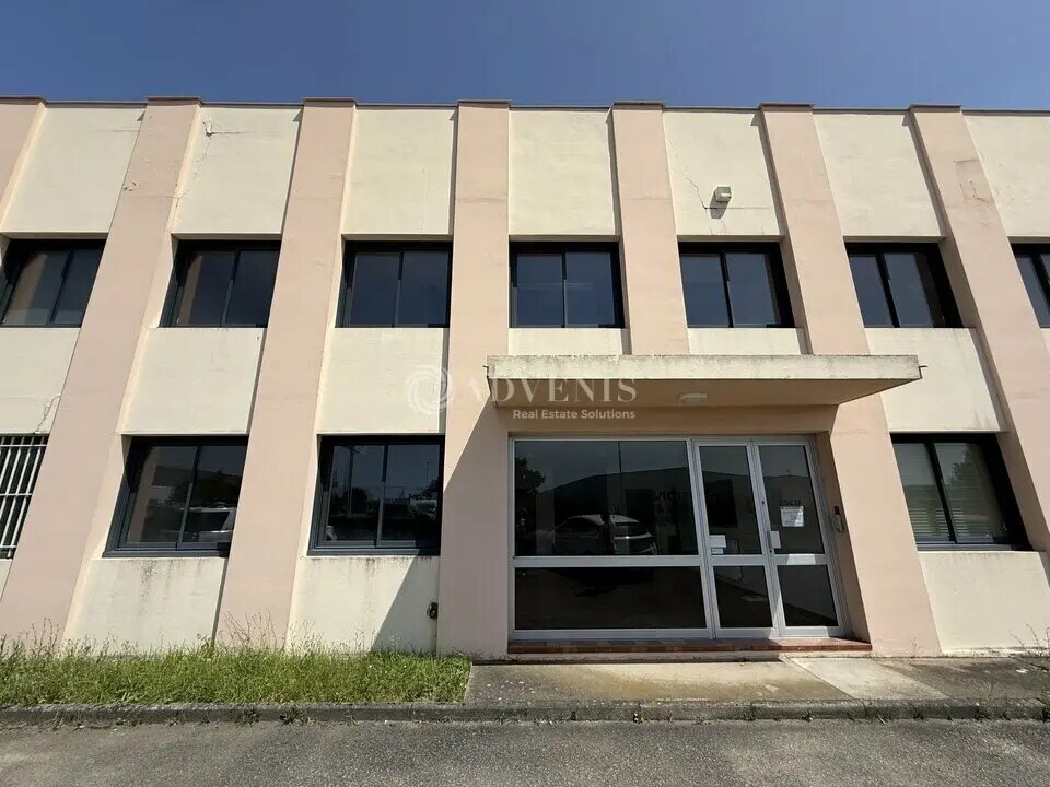 Office in Chassieu to rent Building Photo- Image 1 of 7