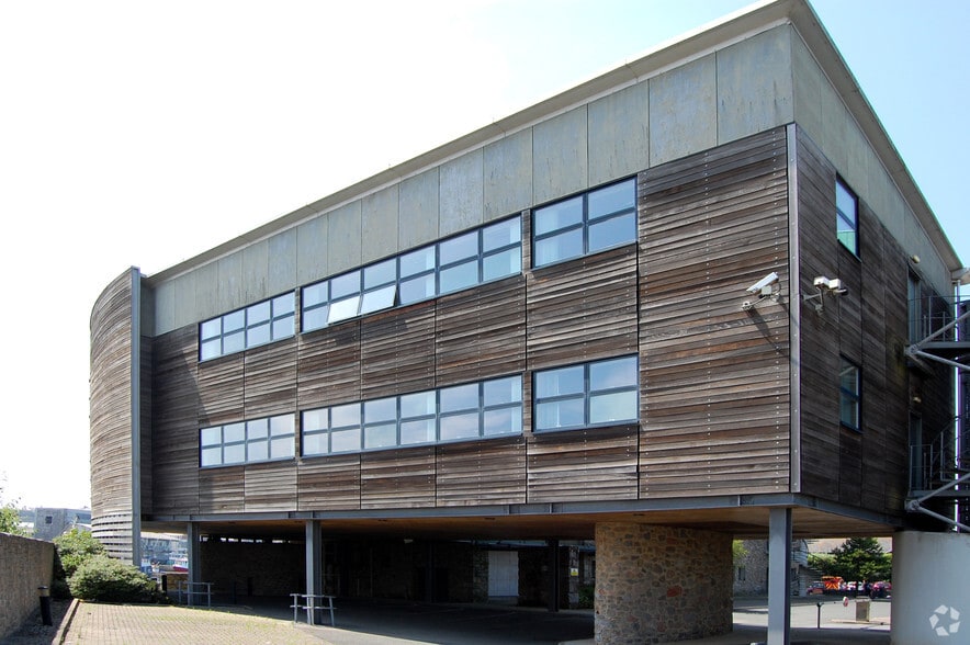 24 Sutton Rd, Plymouth to rent - Building Photo - Image 2 of 4