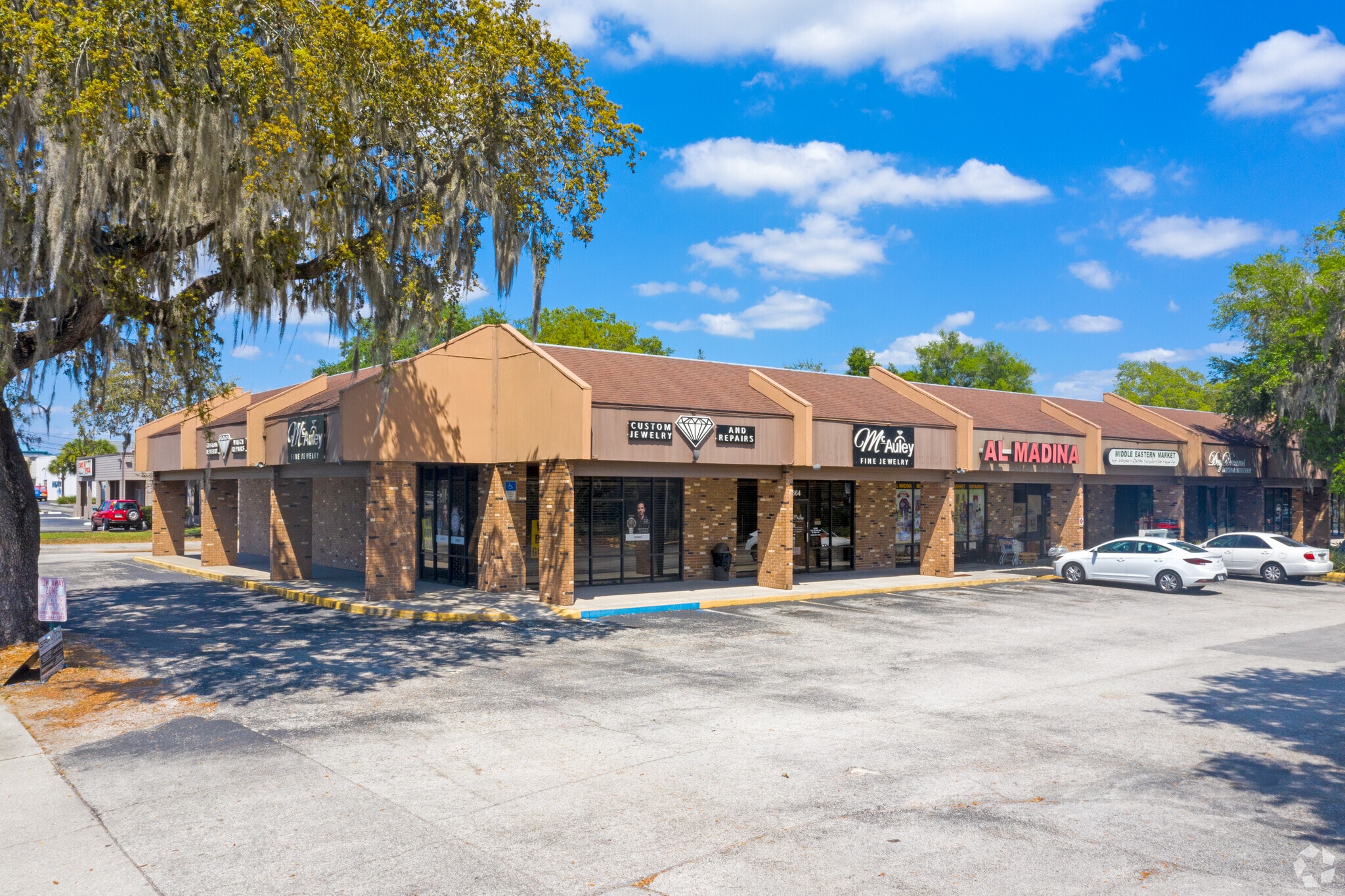 620-666 Oakfield Dr, Brandon, FL to rent Building Photo- Image 1 of 4