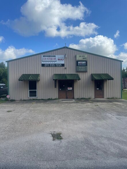 130 Victoria Dr, Moss Bluff, LA for sale - Primary Photo - Image 1 of 2