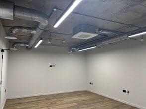 2B Theobald St, Borehamwood to rent Interior Photo- Image 2 of 10