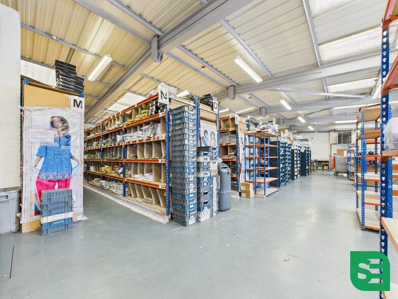 320-328 Selbourne Rd, Luton to rent - Building Photo - Image 3 of 19