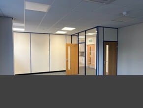 Lower Farm Rd, Northampton to rent Interior Photo- Image 2 of 5