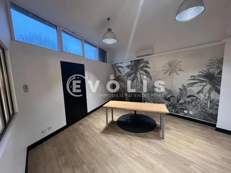 Office in Saint-Maur-des-Fossés to rent - Interior Photo - Image 1 of 9