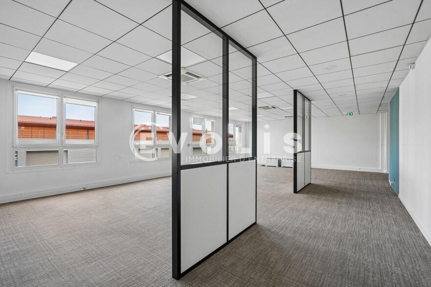 Office in Arcueil to rent - Interior Photo - Image 2 of 12