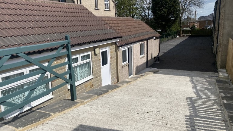 104 Harrogate Rd, Bradford to rent - Building Photo - Image 2 of 2