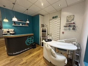 West St, Axminster to rent Interior Photo- Image 2 of 8