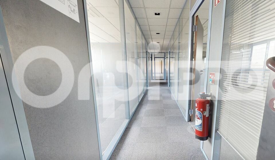 Industrial in Civrieux D Azergues to rent - Building Photo - Image 3 of 5