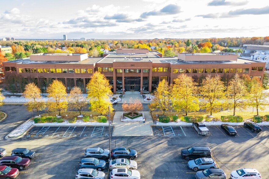 1301 W Long Lake Rd, Troy, MI to rent - Building Photo - Image 3 of 28