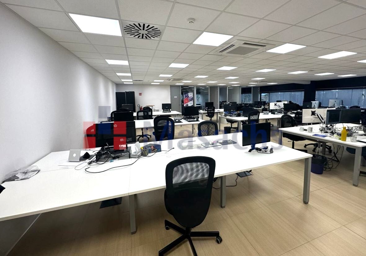 Industrial in Girona, Gerona to rent Interior Photo- Image 1 of 11