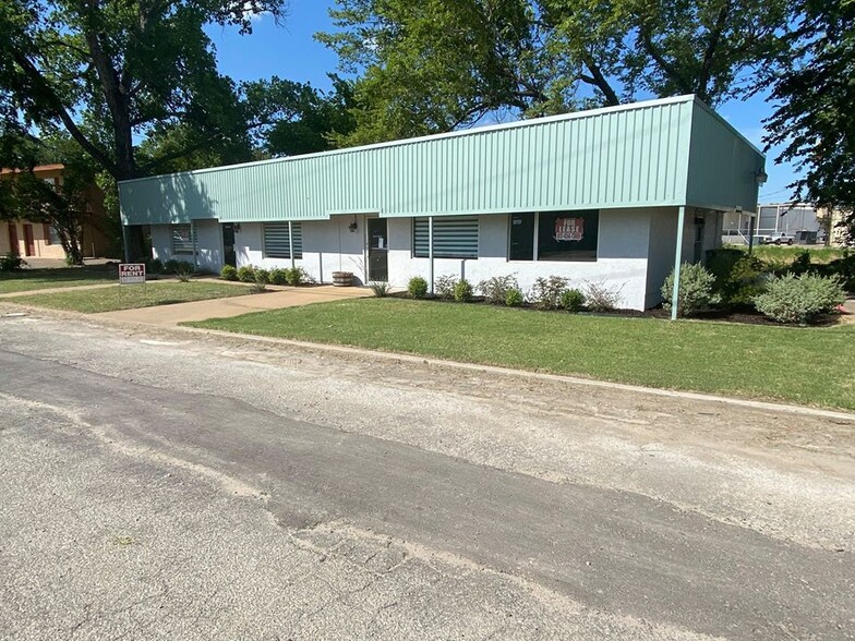 510 W Main St, Azle, TX for sale - Primary Photo - Image 1 of 19