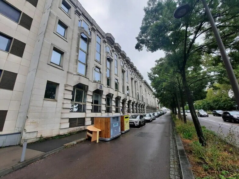 Office in Rouen to rent - Building Photo - Image 1 of 10