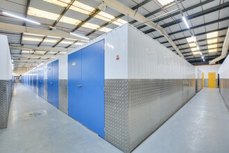 574 Manchester Rd, Bury to rent Interior Photo- Image 1 of 10