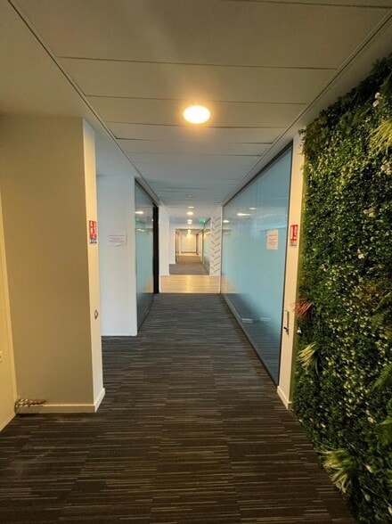 17-23 Rue Du Dôme, Boulogne-Billancourt to rent - Interior Photo - Image 2 of 10