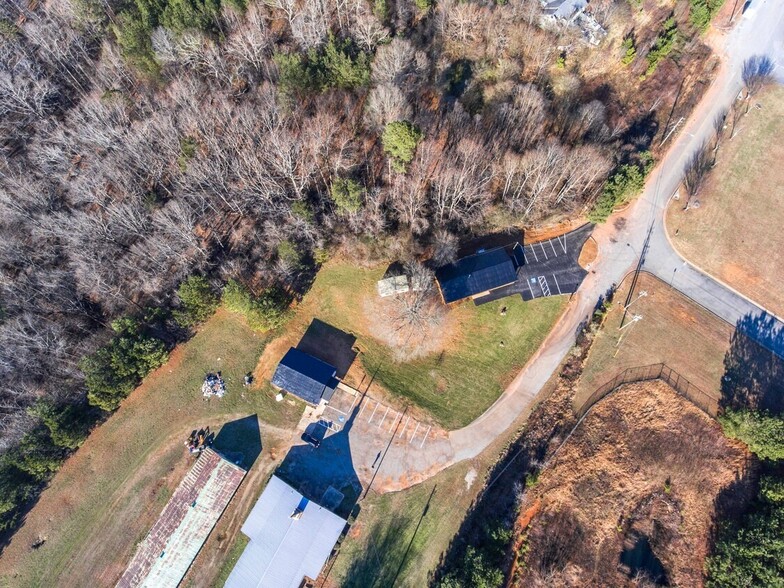 4240 Winder Hwy, Flowery Branch, GA for sale - Building Photo - Image 1 of 9