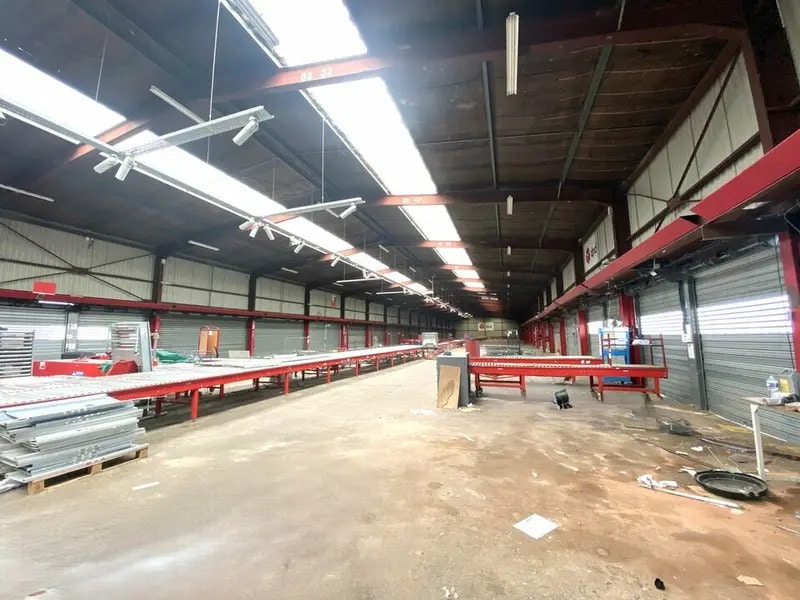 Location Local d'activités 2 720 m² - Photo 1