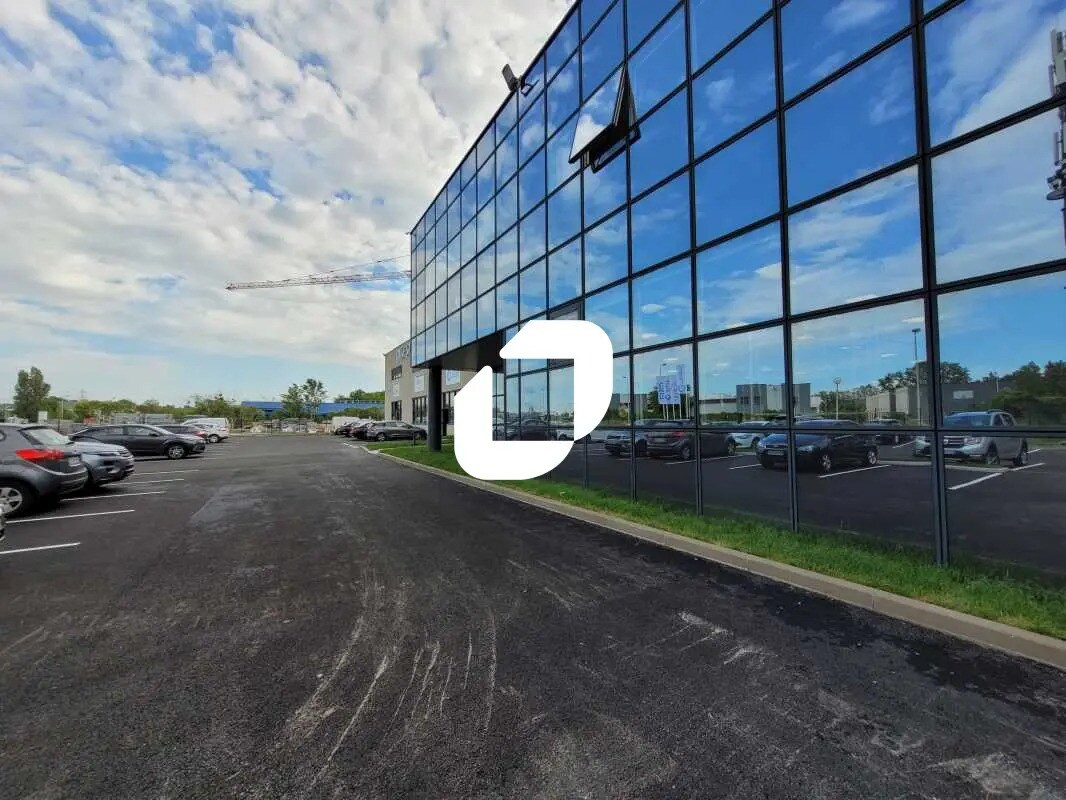 Office in Évry-Courcouronnes to rent Building Photo- Image 1 of 9