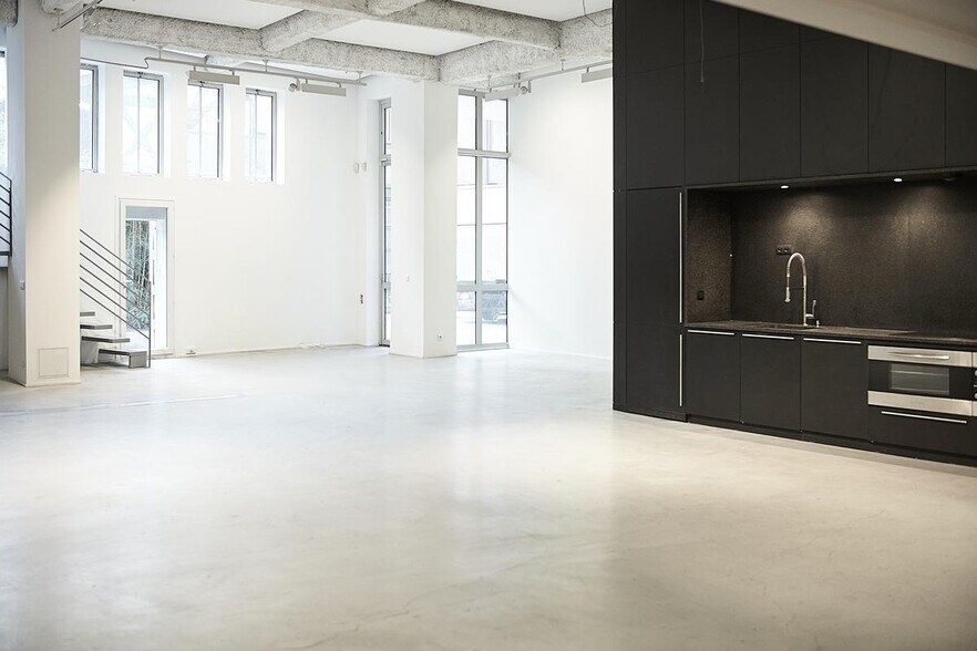 Office in Paris for sale - Interior Photo - Image 3 of 19