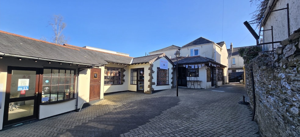 158 Fore St, Saltash to rent - Building Photo - Image 3 of 12