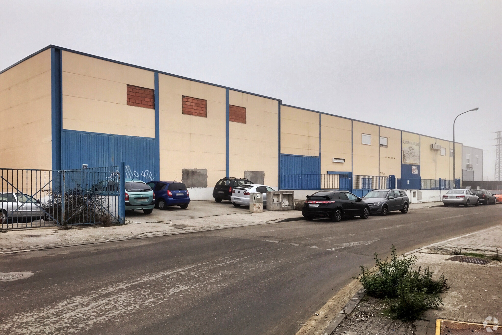 Industrial in Parla, Madrid for sale Primary Photo- Image 1 of 2