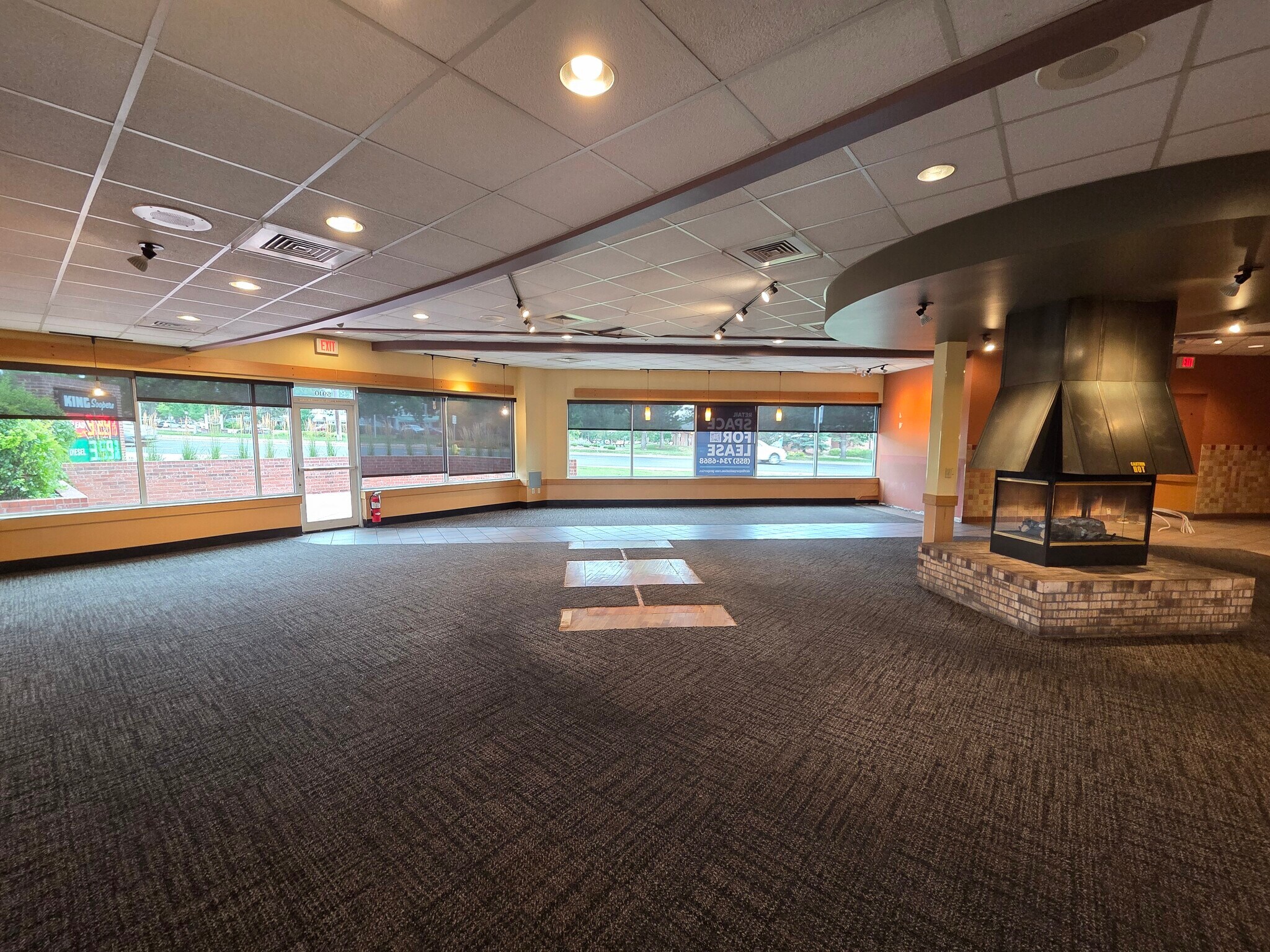 5910-6022 S Holly St, Greenwood Village, CO to rent Interior Photo- Image 1 of 7