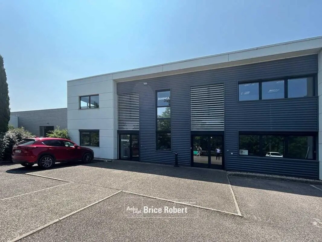 Light Industrial in Saint-Priest to rent Building Photo- Image 1 of 2