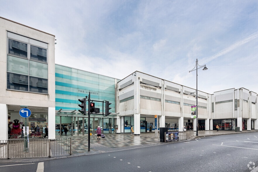 Liberty Shopping Centre, Romford to rent - Building Photo - Image 1 of 14