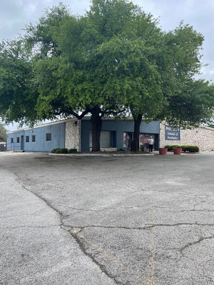 6715 San Pedro Ave, San Antonio, TX for sale - Building Photo - Image 1 of 17