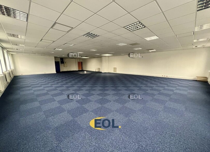 Light Industrial in Villepinte for sale - Interior Photo - Image 2 of 28